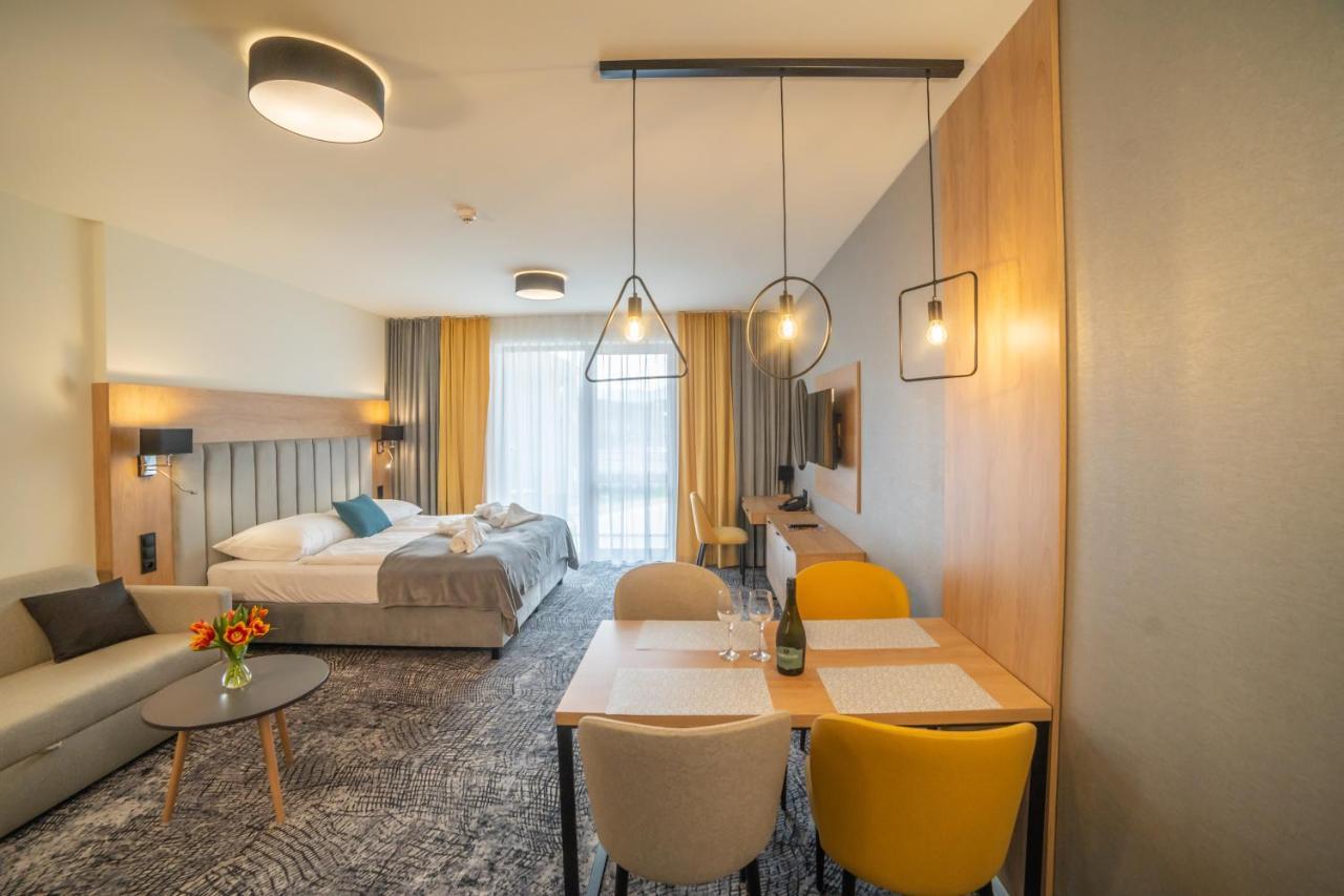 Lux Apartman V Hoteli Akvamarin Bešeňová Eksteriør billede